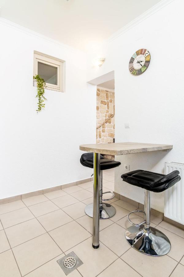 Zollus House Tvrda Apartment Osijek Bagian luar foto