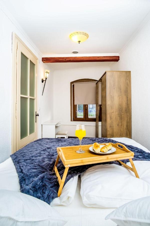 Zollus House Tvrda Apartment Osijek Bagian luar foto