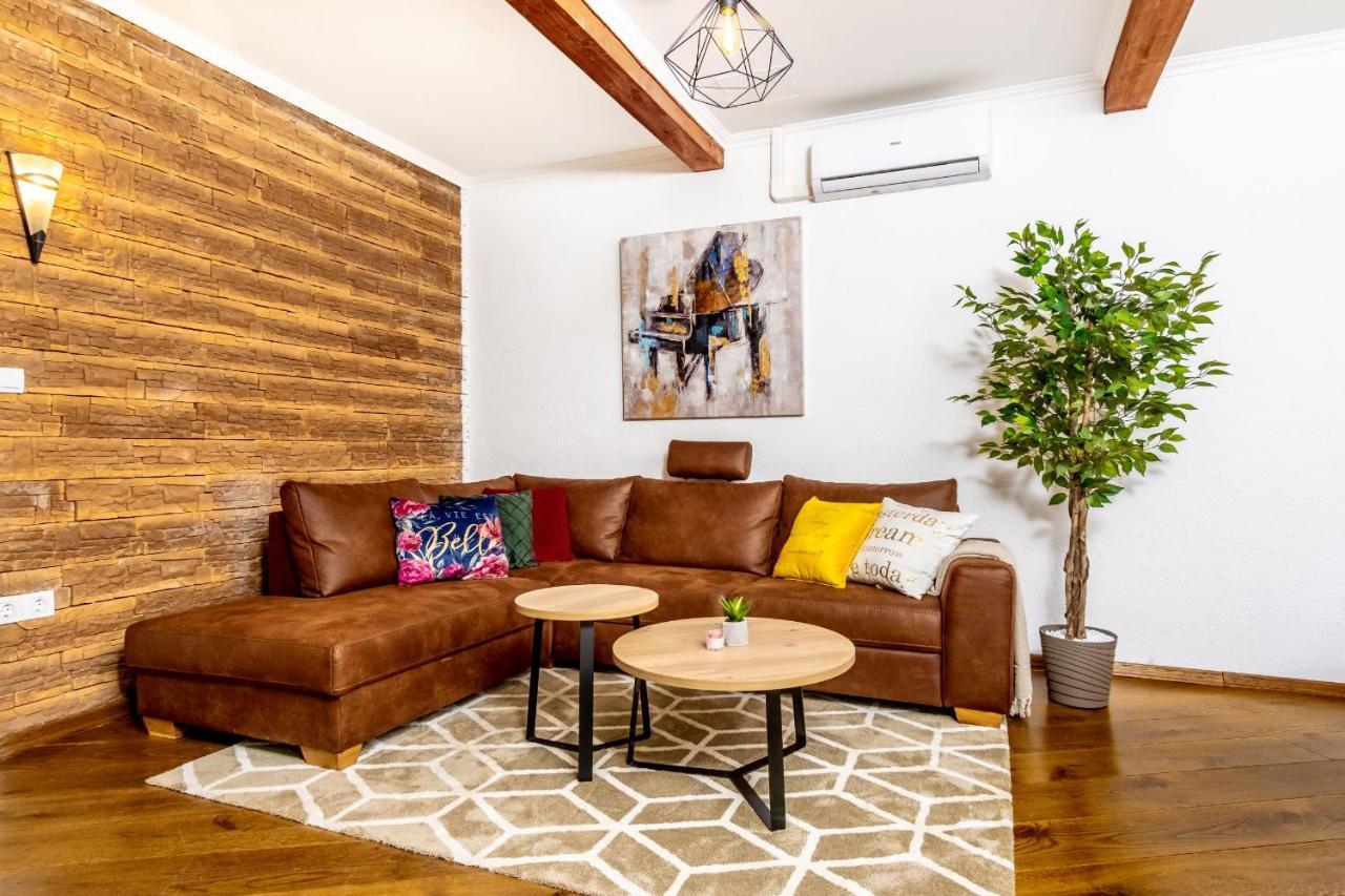 Zollus House Tvrda Apartment Osijek Bagian luar foto