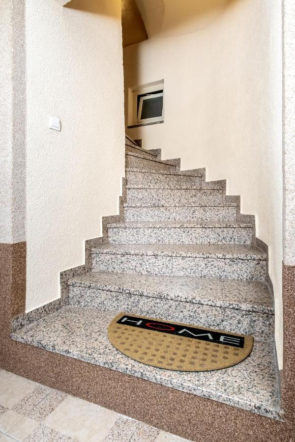 Zollus House Tvrda Apartment Osijek Bagian luar foto