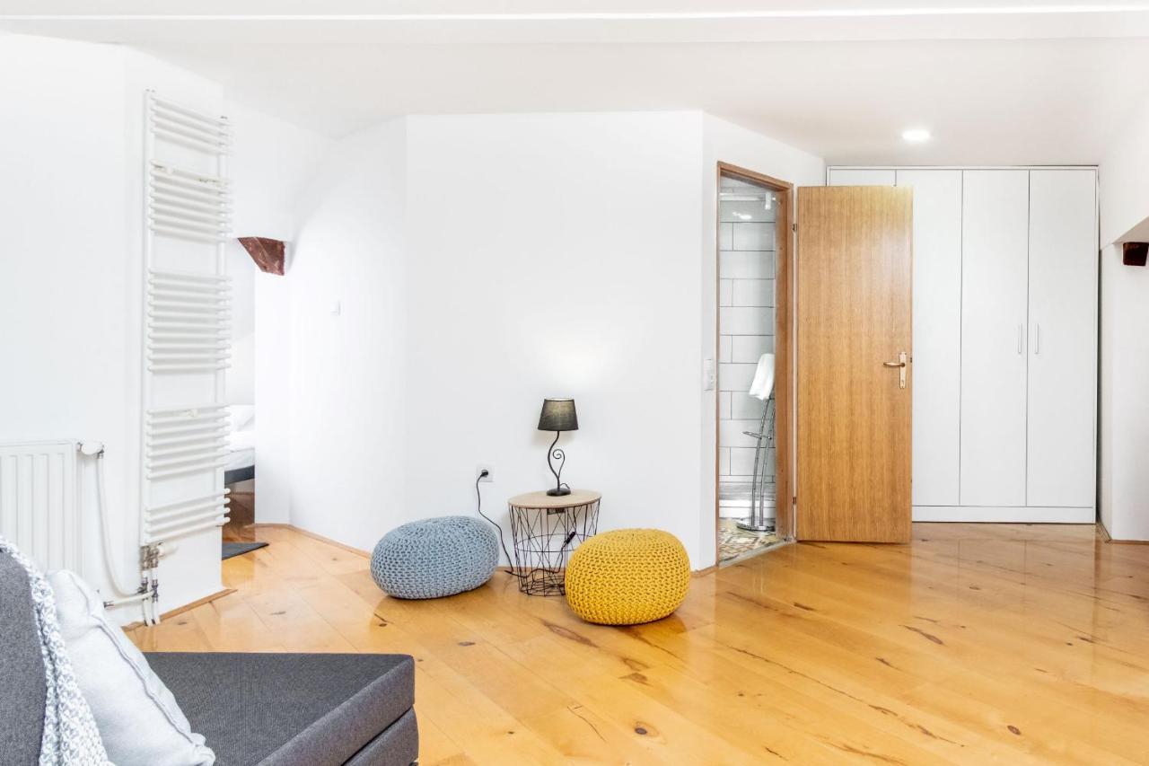 Zollus House Tvrda Apartment Osijek Bagian luar foto