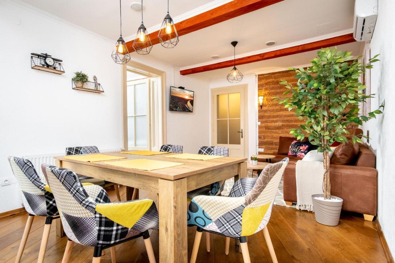 Zollus House Tvrda Apartment Osijek Bagian luar foto