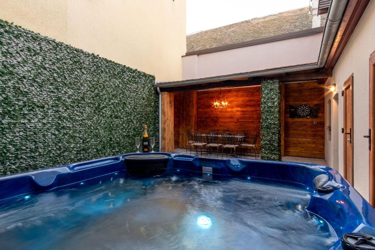 Zollus House Tvrda Apartment Osijek Bagian luar foto