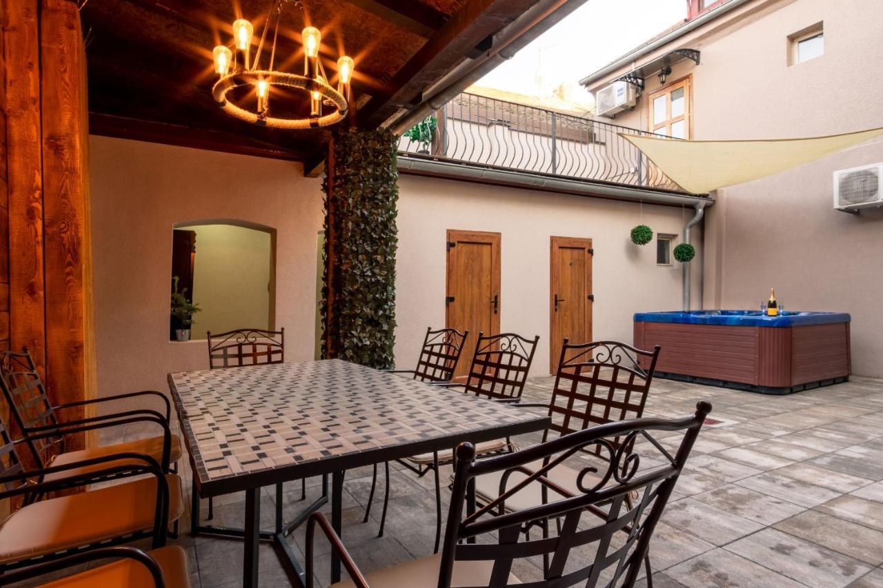 Zollus House Tvrda Apartment Osijek Bagian luar foto