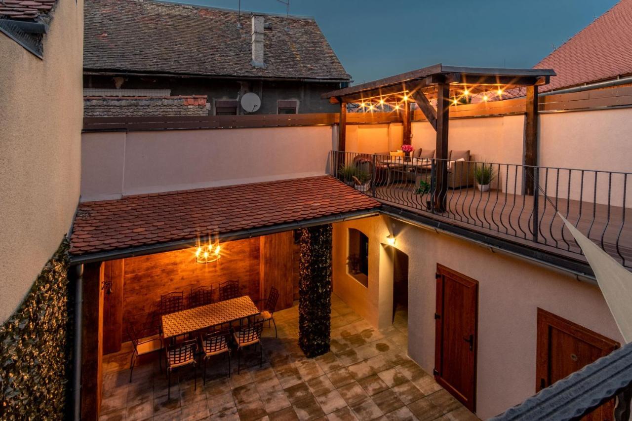 Zollus House Tvrda Apartment Osijek Bagian luar foto